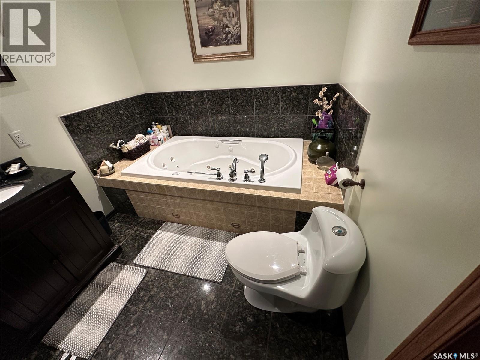 700 Main Street E, Gravelbourg, SK - Indoor Photo Showing Bathroom