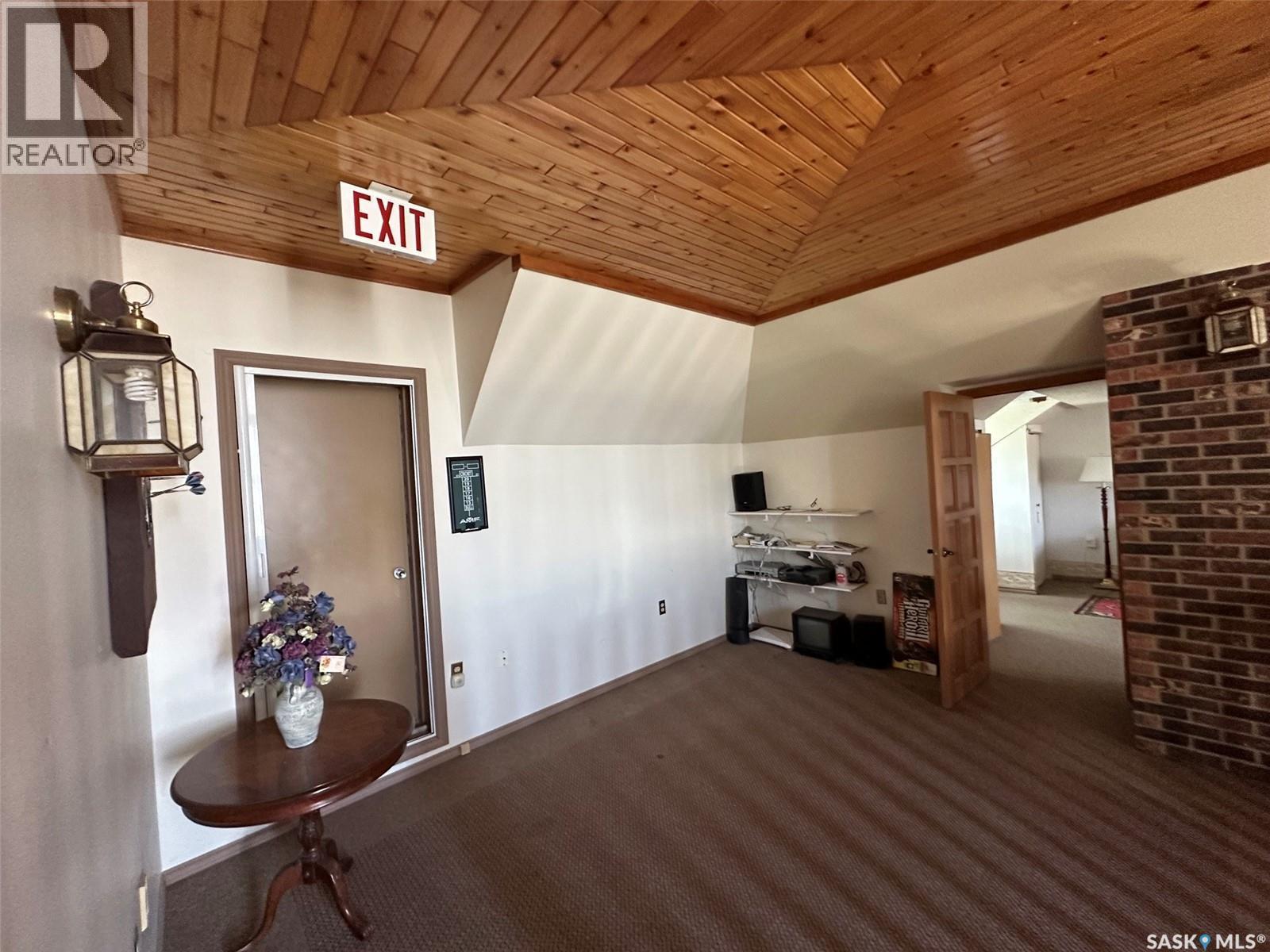 700 Main Street E, Gravelbourg, SK - Indoor Photo Showing Other Room