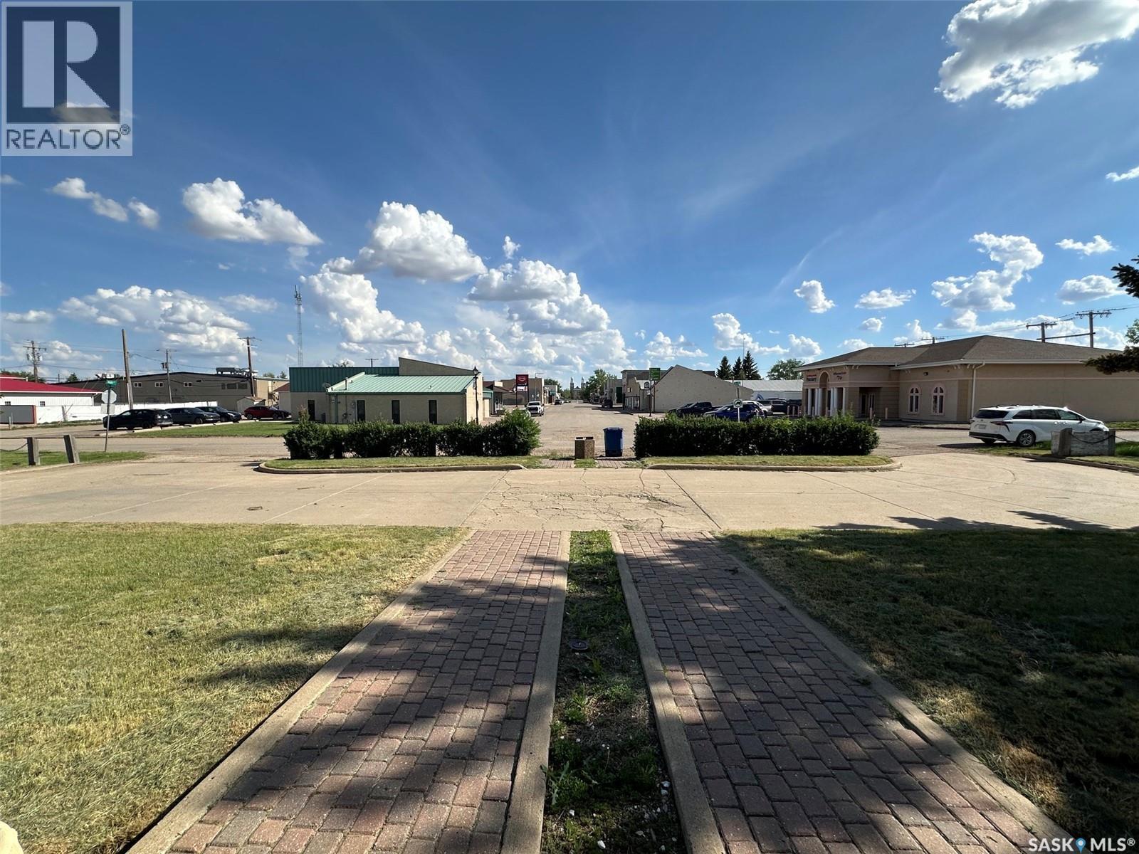 700 Main Street E, Gravelbourg, SK - Outdoor