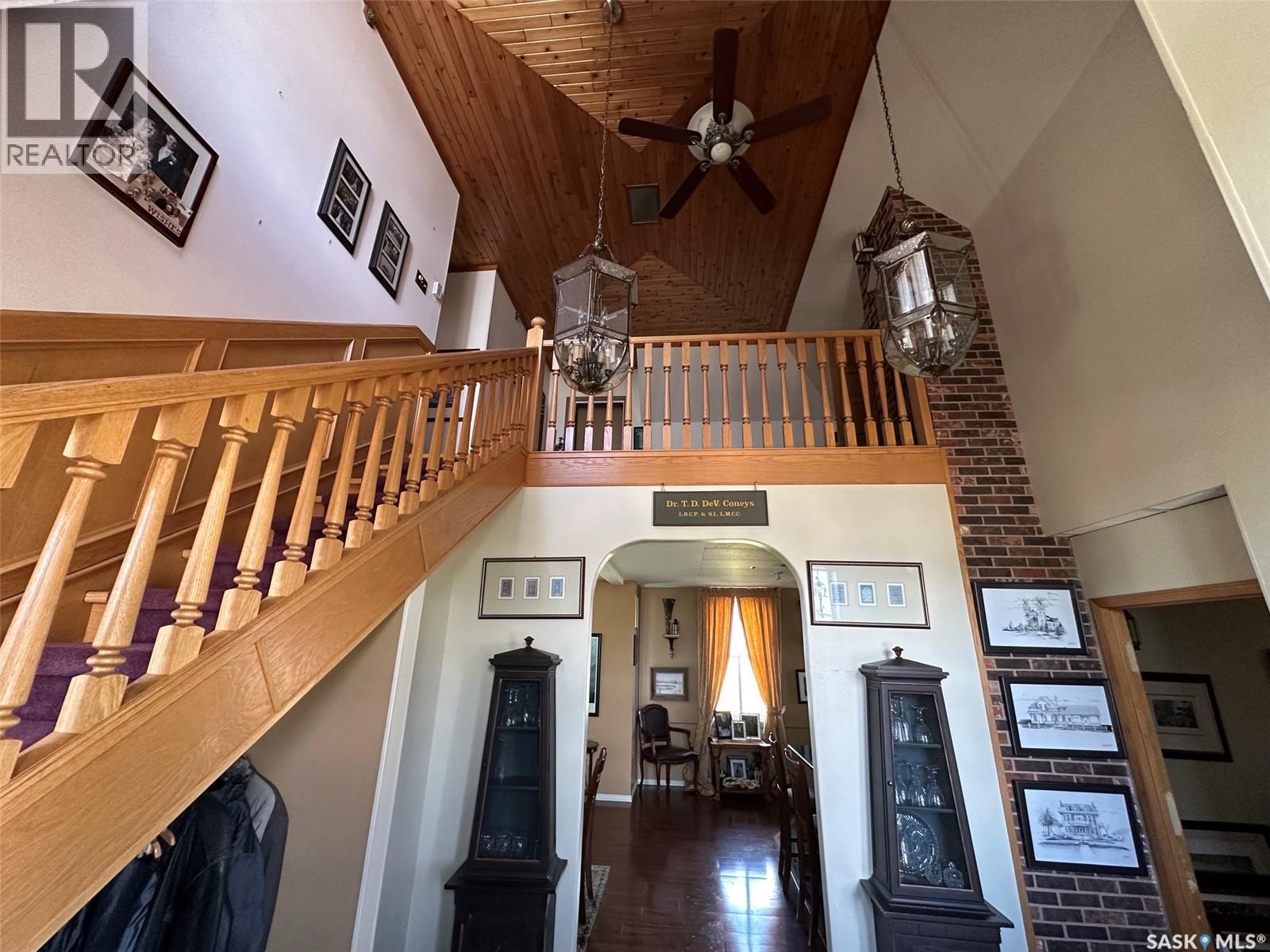 700 Main Street E, Gravelbourg, SK - Indoor Photo Showing Other Room