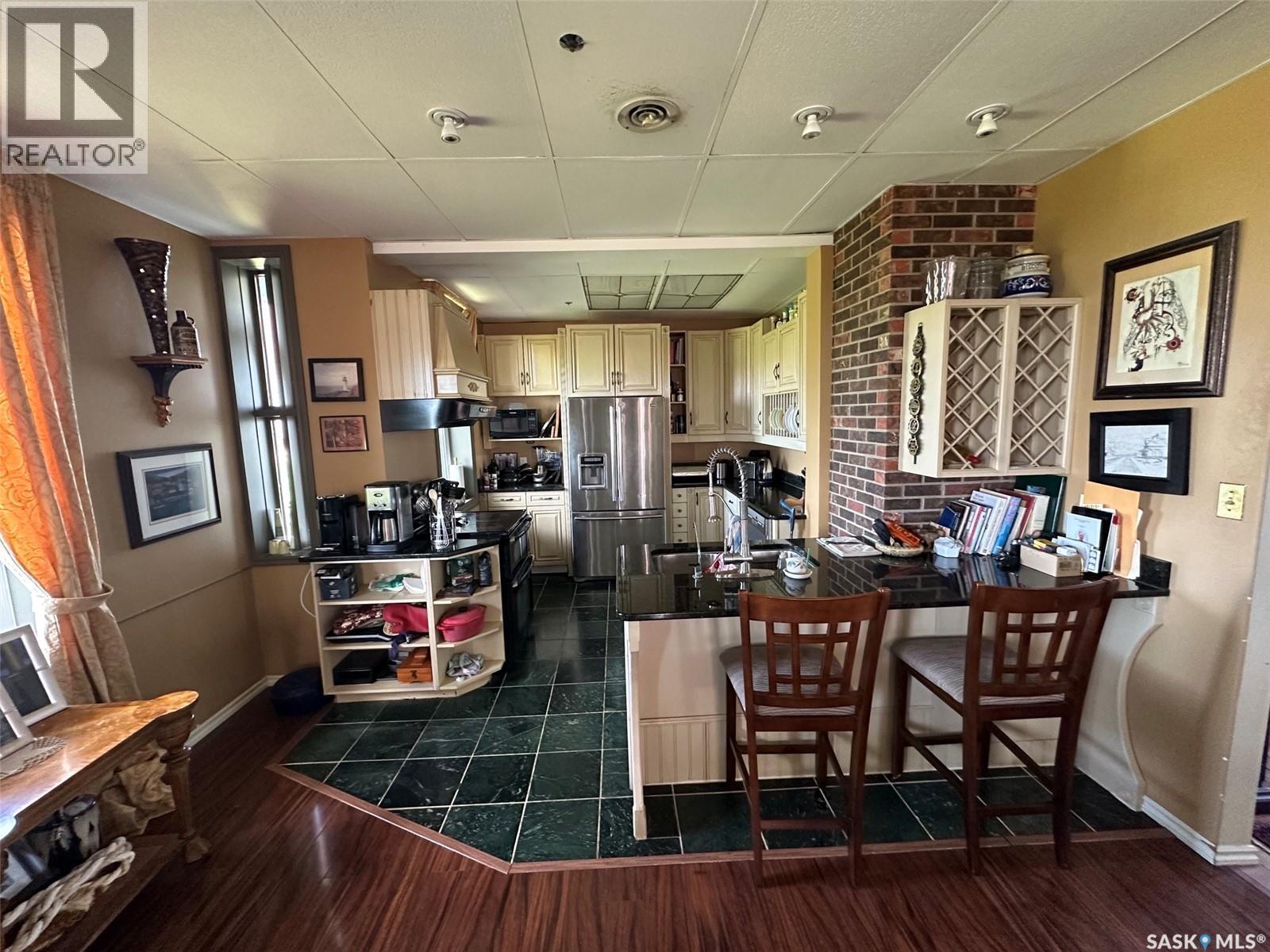 700 Main Street E, Gravelbourg, SK - Indoor