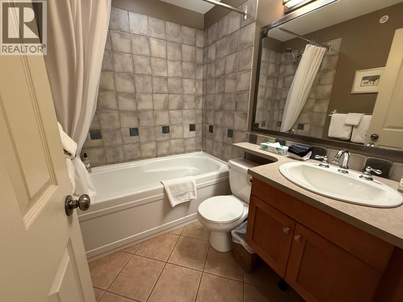 4559 Timberline Crescent Unit# 545A, Fernie, BC - Indoor Photo Showing Bathroom