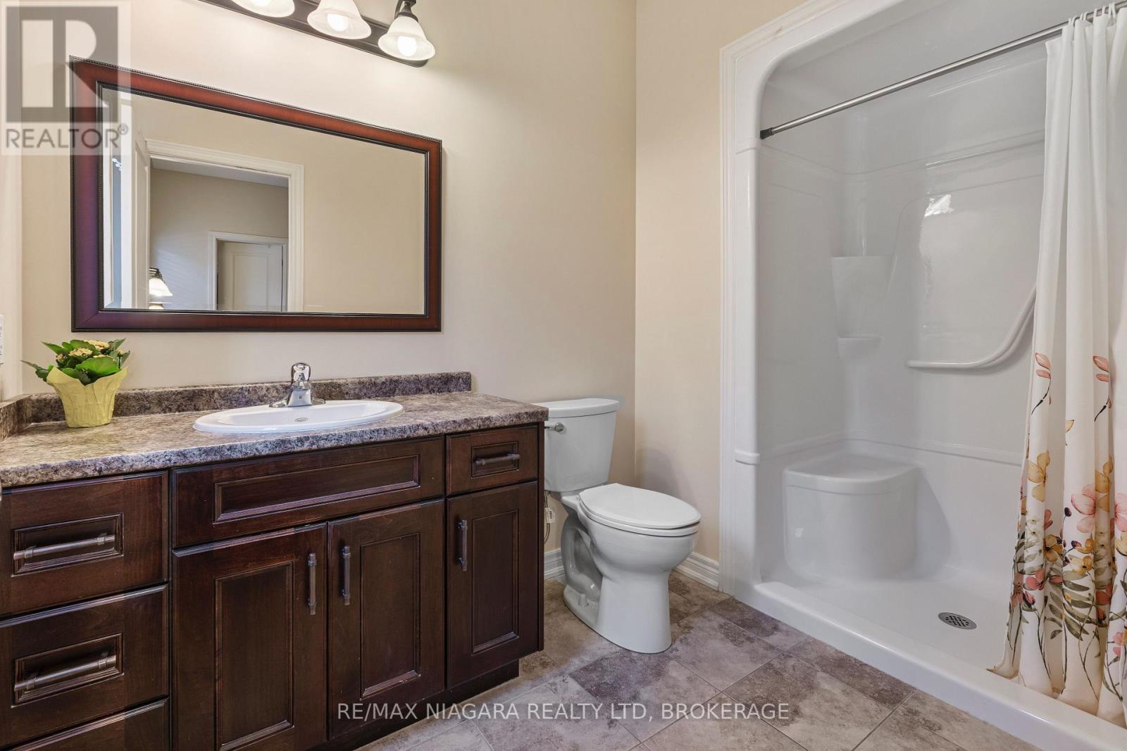 83 Gaiser Road, Welland (Coyle Creek), ON - Indoor Photo Showing Bathroom