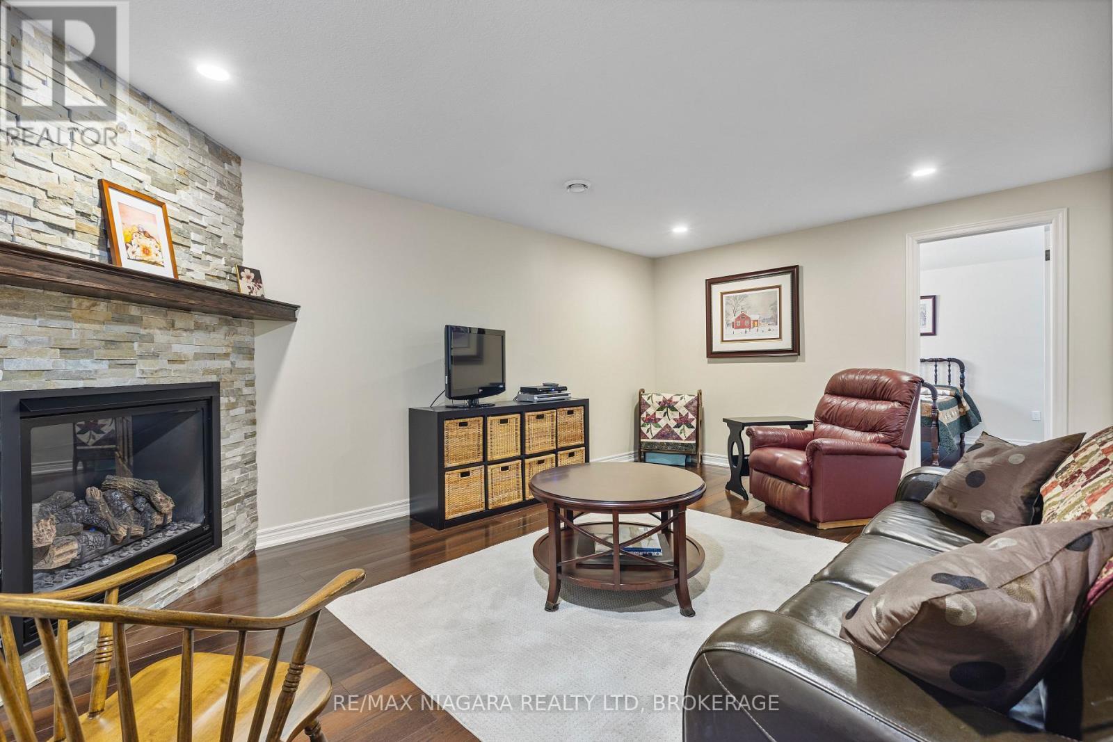 83 Gaiser Road, Welland (Coyle Creek), ON - Indoor Photo Showing Living Room With Fireplace