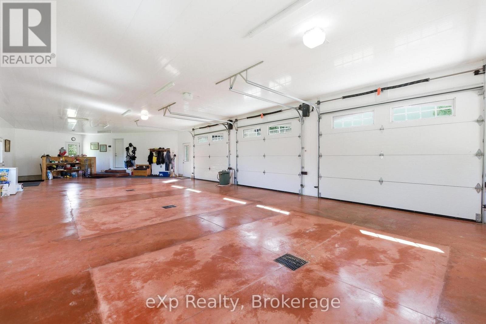 100 Harris Crescent, Southgate, ON - Indoor Photo Showing Garage