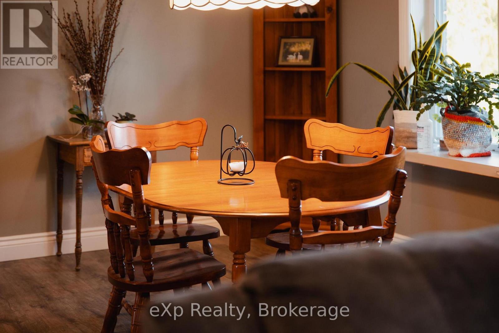 100 Harris Crescent, Southgate, ON - Indoor Photo Showing Dining Room