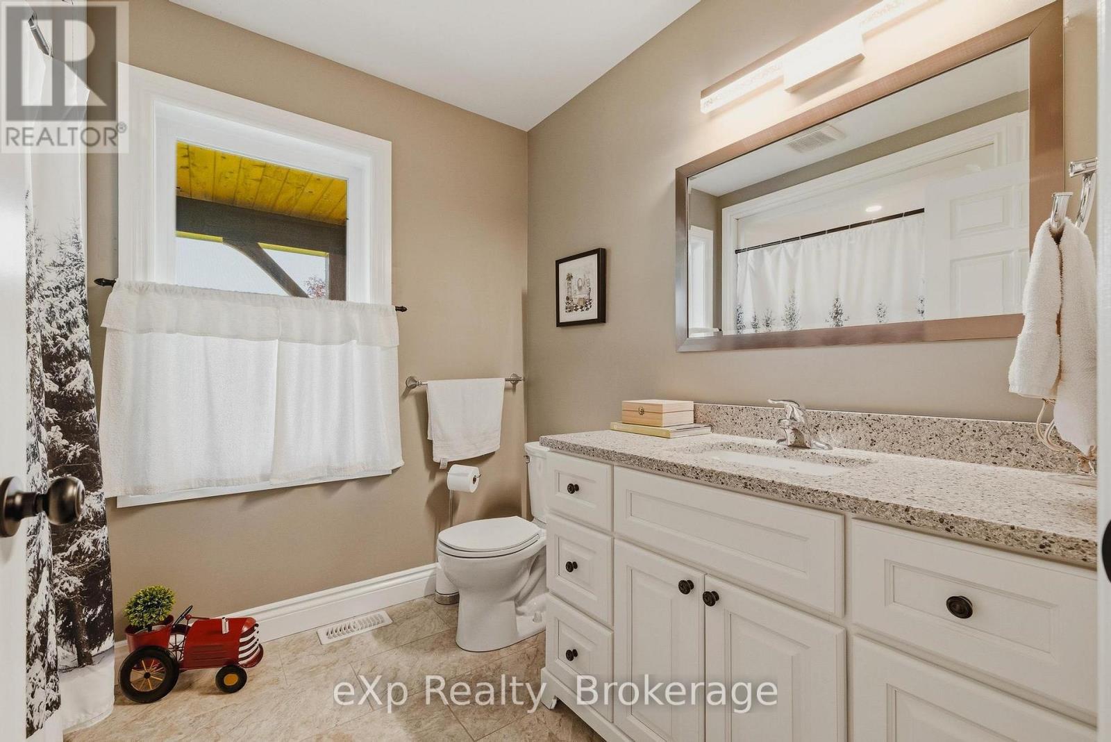 4-pc Bathroom on Main Level - 100 Harris Crescent, Southgate, ON - Indoor Photo Showing Bathroom