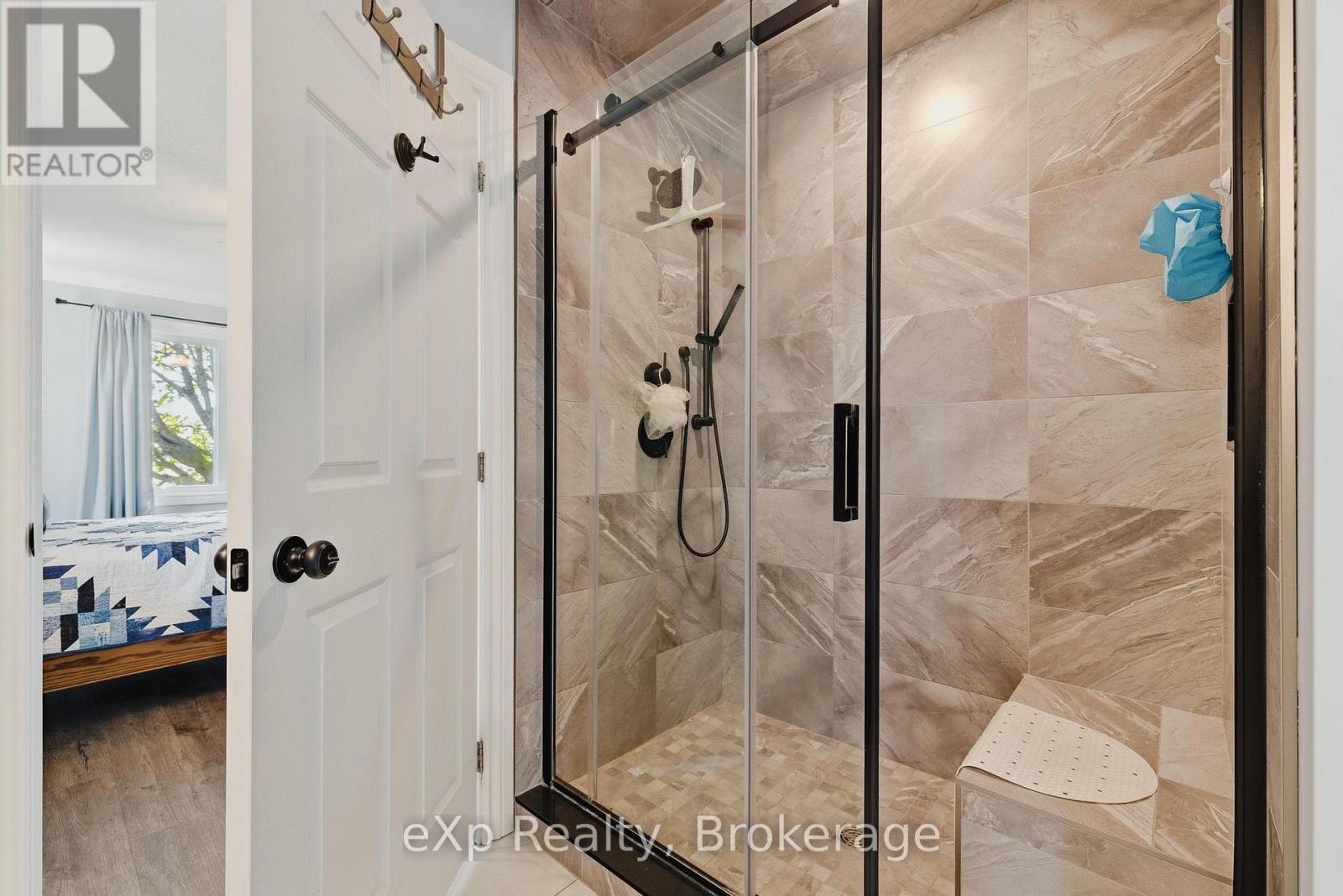 100 Harris Crescent, Southgate, ON - Indoor Photo Showing Bathroom