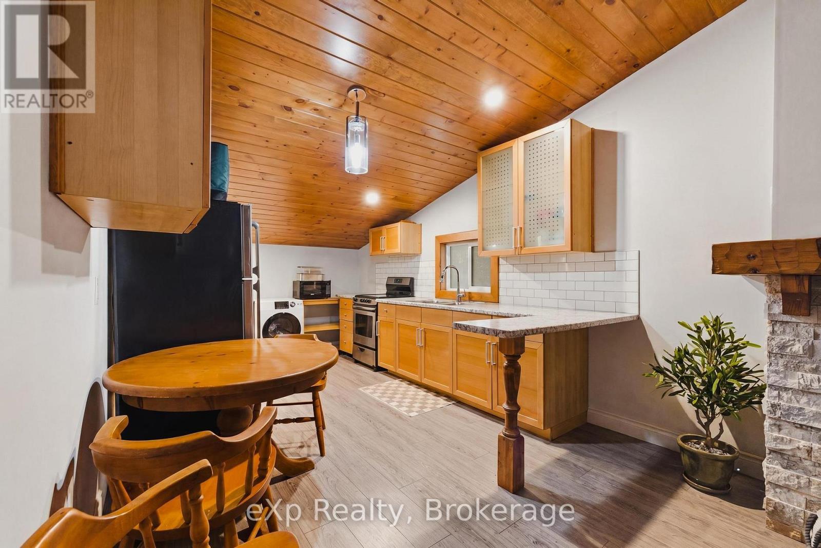 Apartment in Workshop - 100 Harris Crescent, Southgate, ON - Indoor