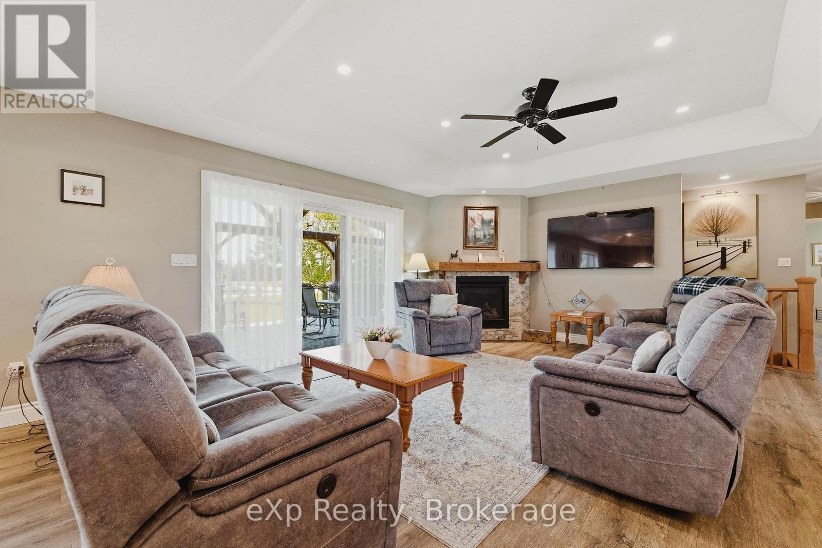 100 Harris Crescent, Southgate, ON - Indoor Photo Showing Living Room With Fireplace