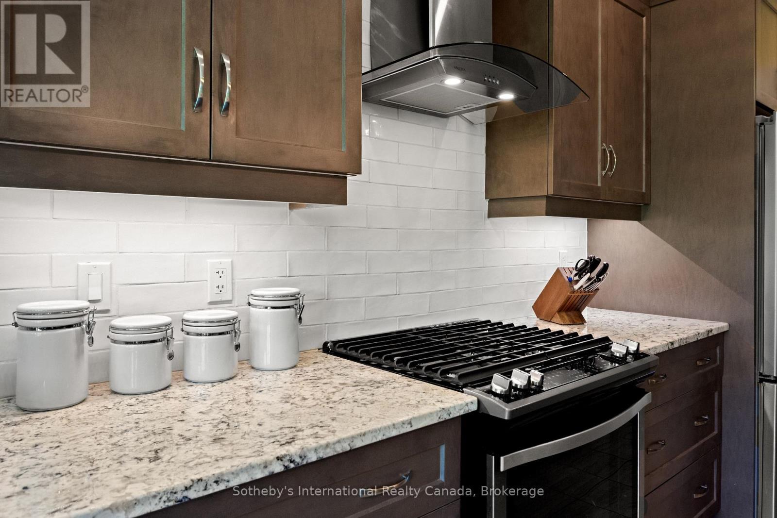 Gas Range - 208 Snowberry Lane, Georgian Bluffs, ON