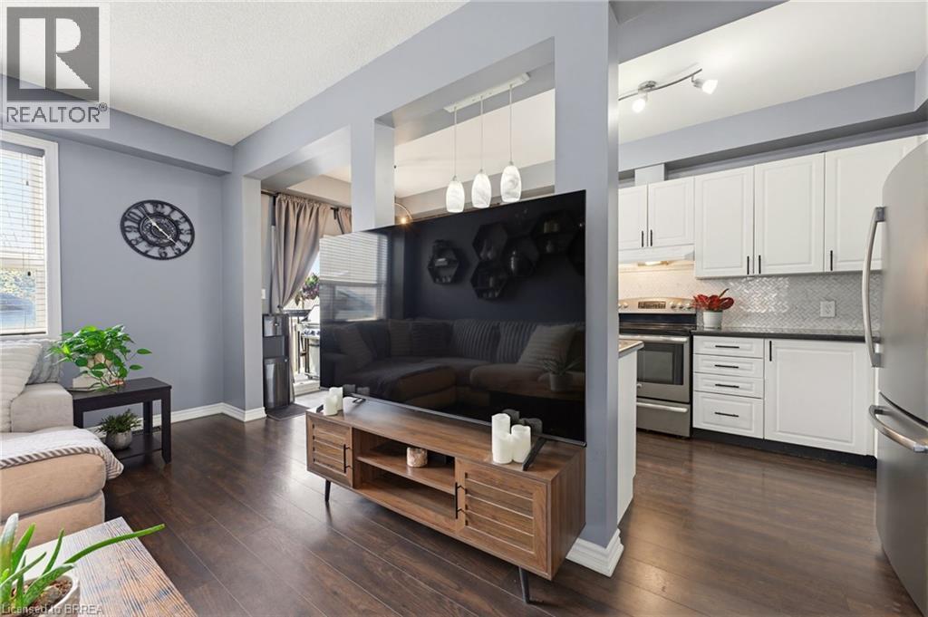 Open-concept living space featuring wood-finish flooring throughout - 100 Chester Drive Unit# 16, Cambridge, ON - Indoor
