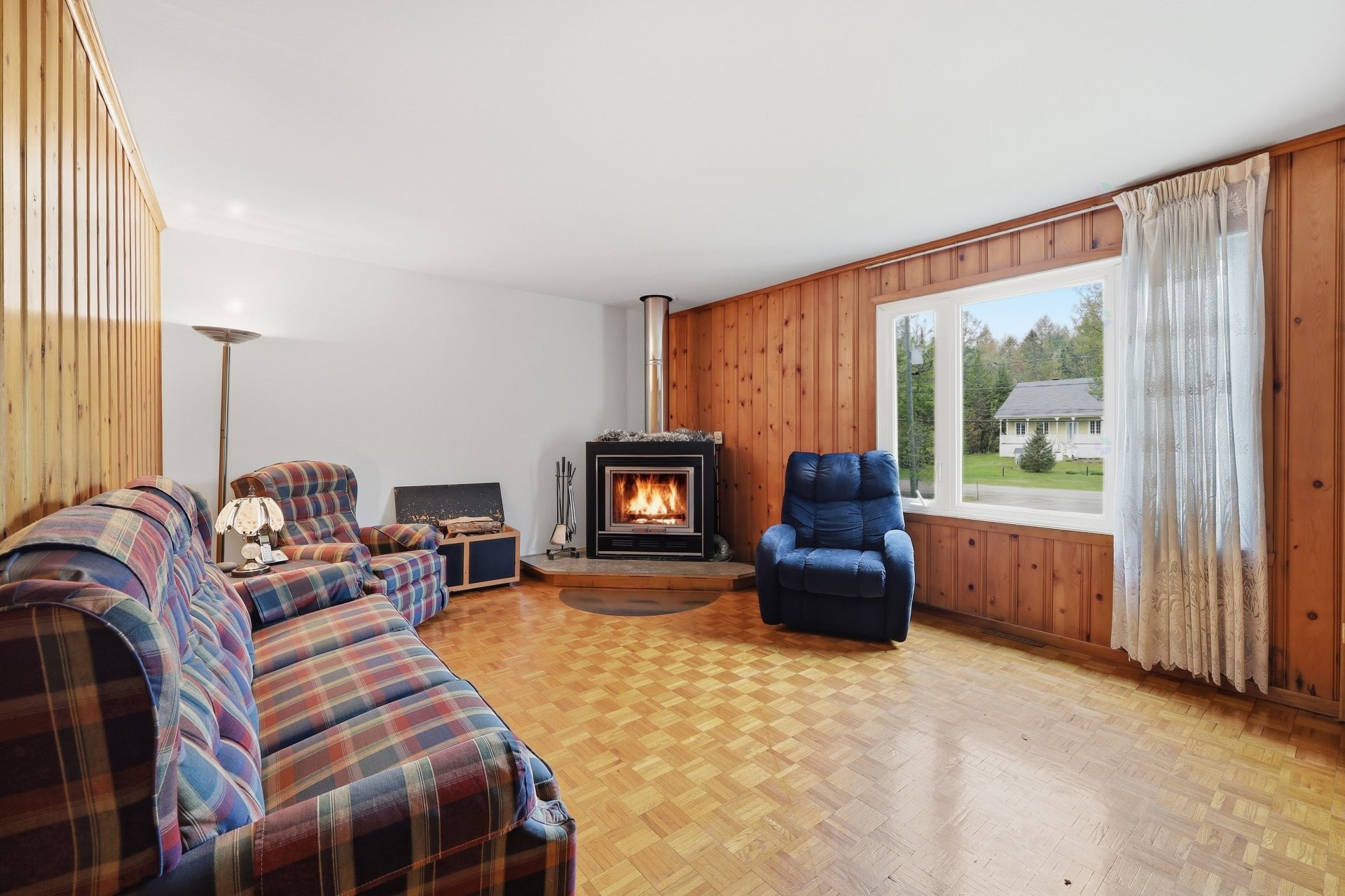 Salon - 2795 Route 348, Rawdon, QC - Indoor Photo Showing Living Room With Fireplace