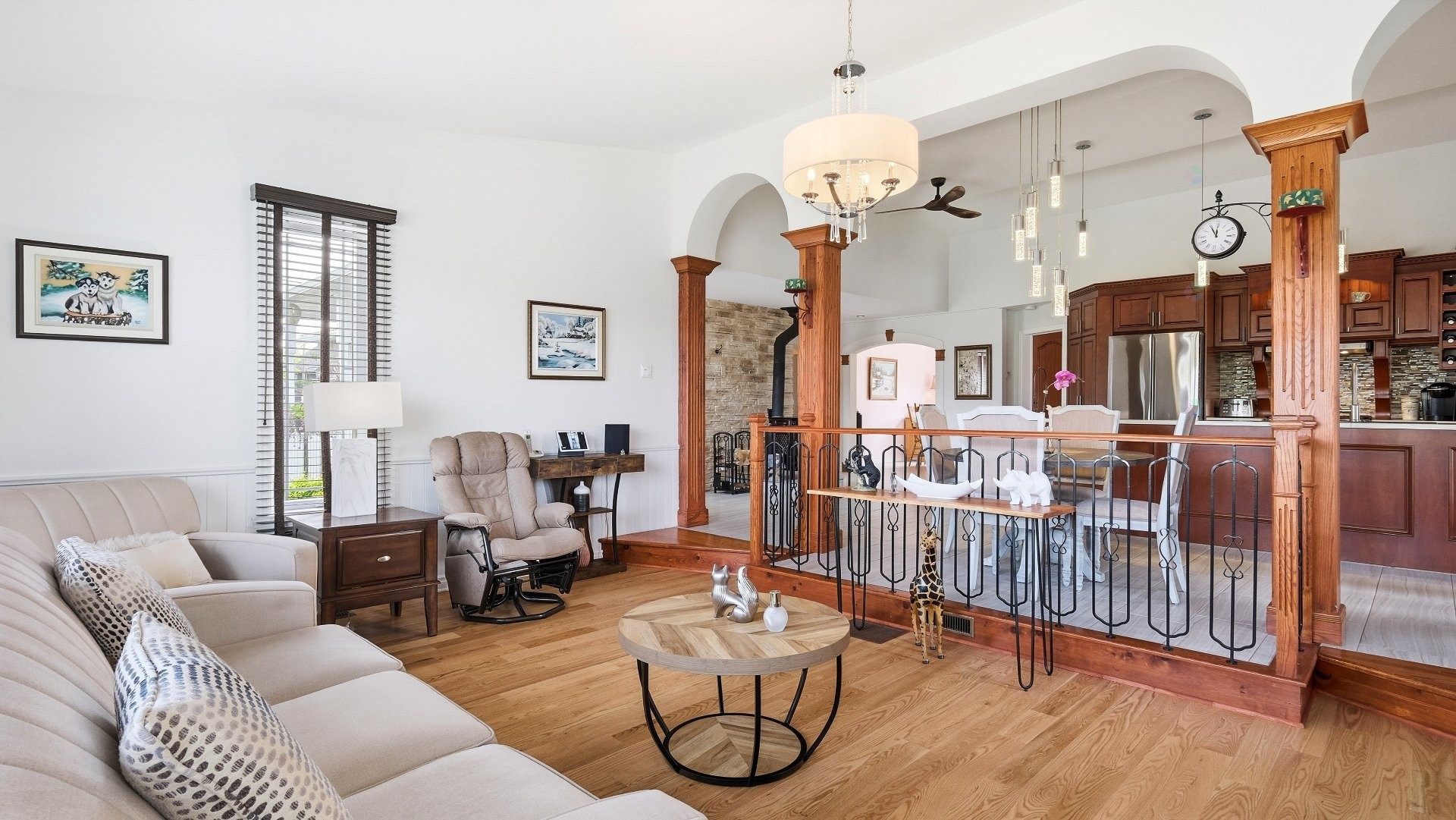 Salon - 326 Rue Ouellette, Saint-Amable, QC - Indoor