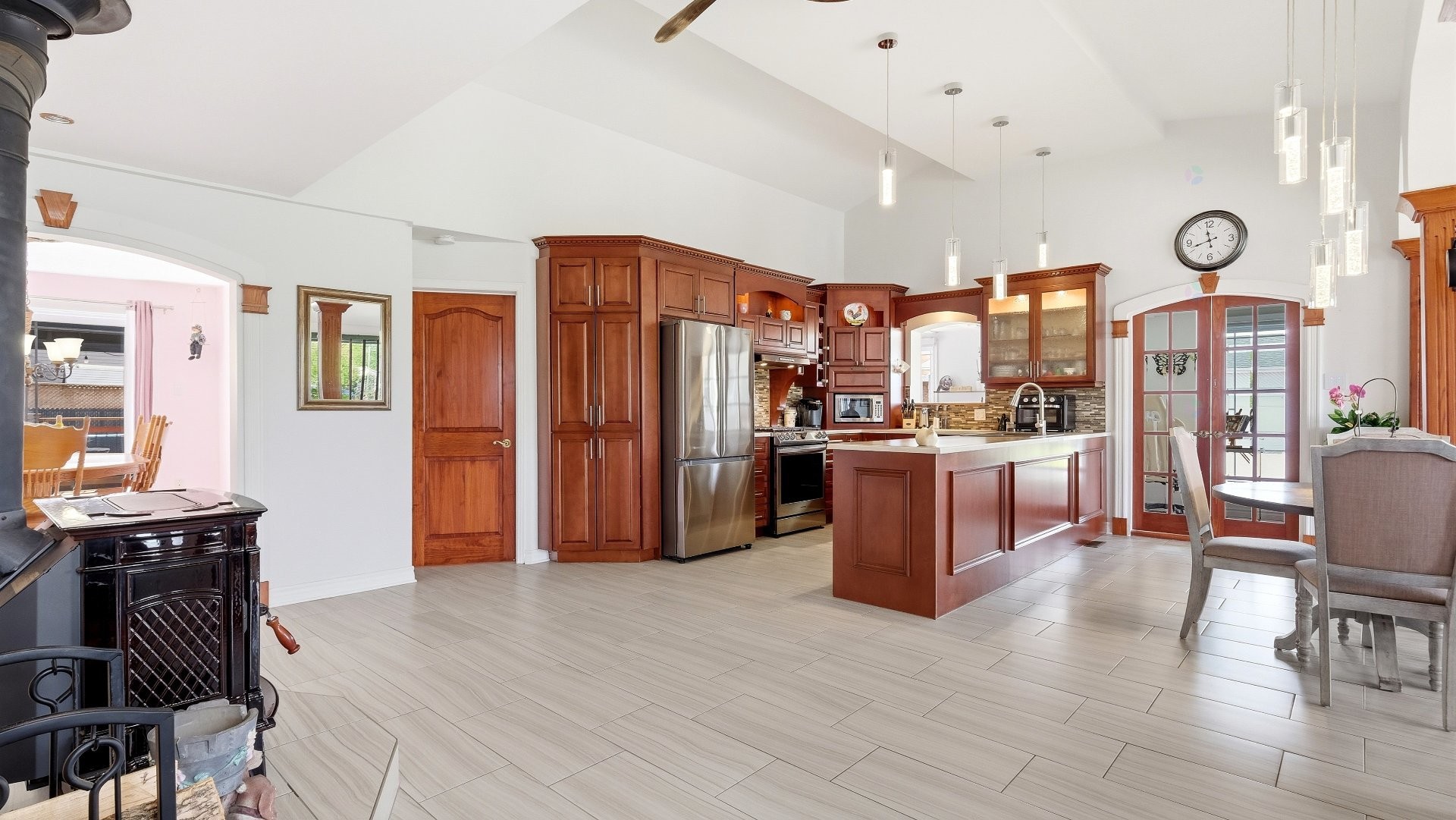 Hall d'entrée/Vestibule - 326 Rue Ouellette, Saint-Amable, QC - Indoor Photo Showing Kitchen