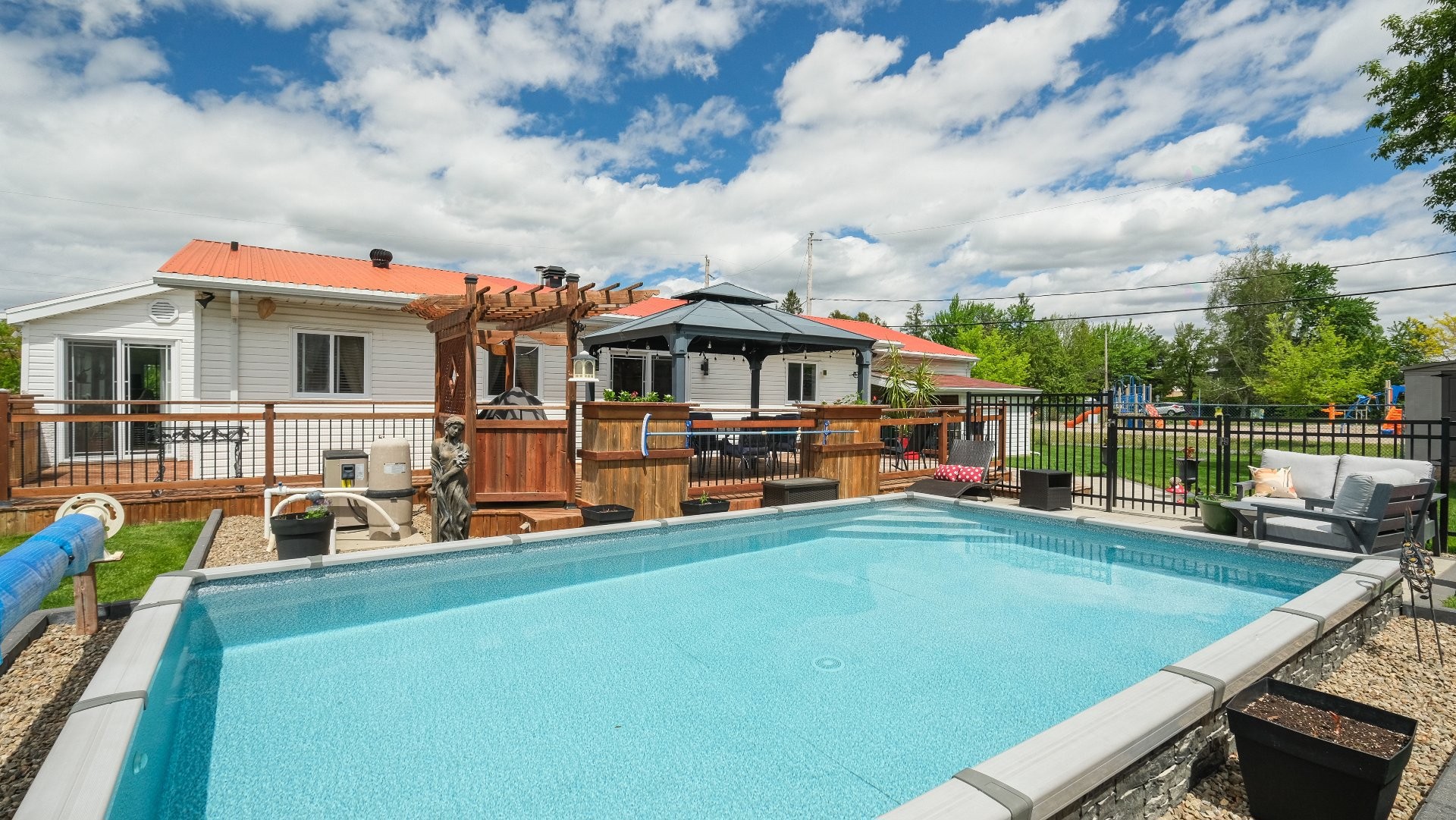 Piscine - 326 Rue Ouellette, Saint-Amable, QC - Outdoor With Above Ground Pool
