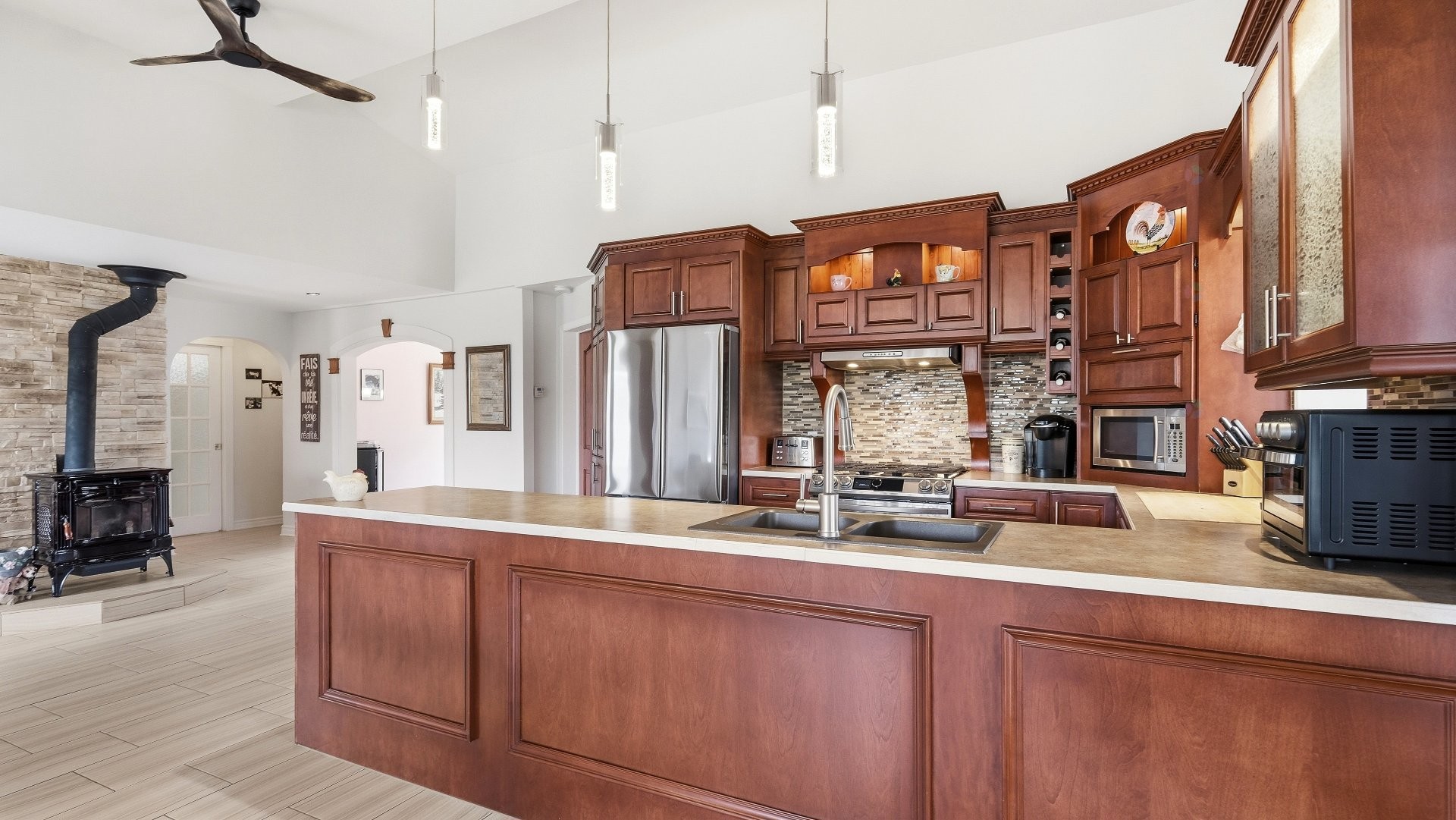 Cuisine - 326 Rue Ouellette, Saint-Amable, QC - Indoor Photo Showing Kitchen With Upgraded Kitchen