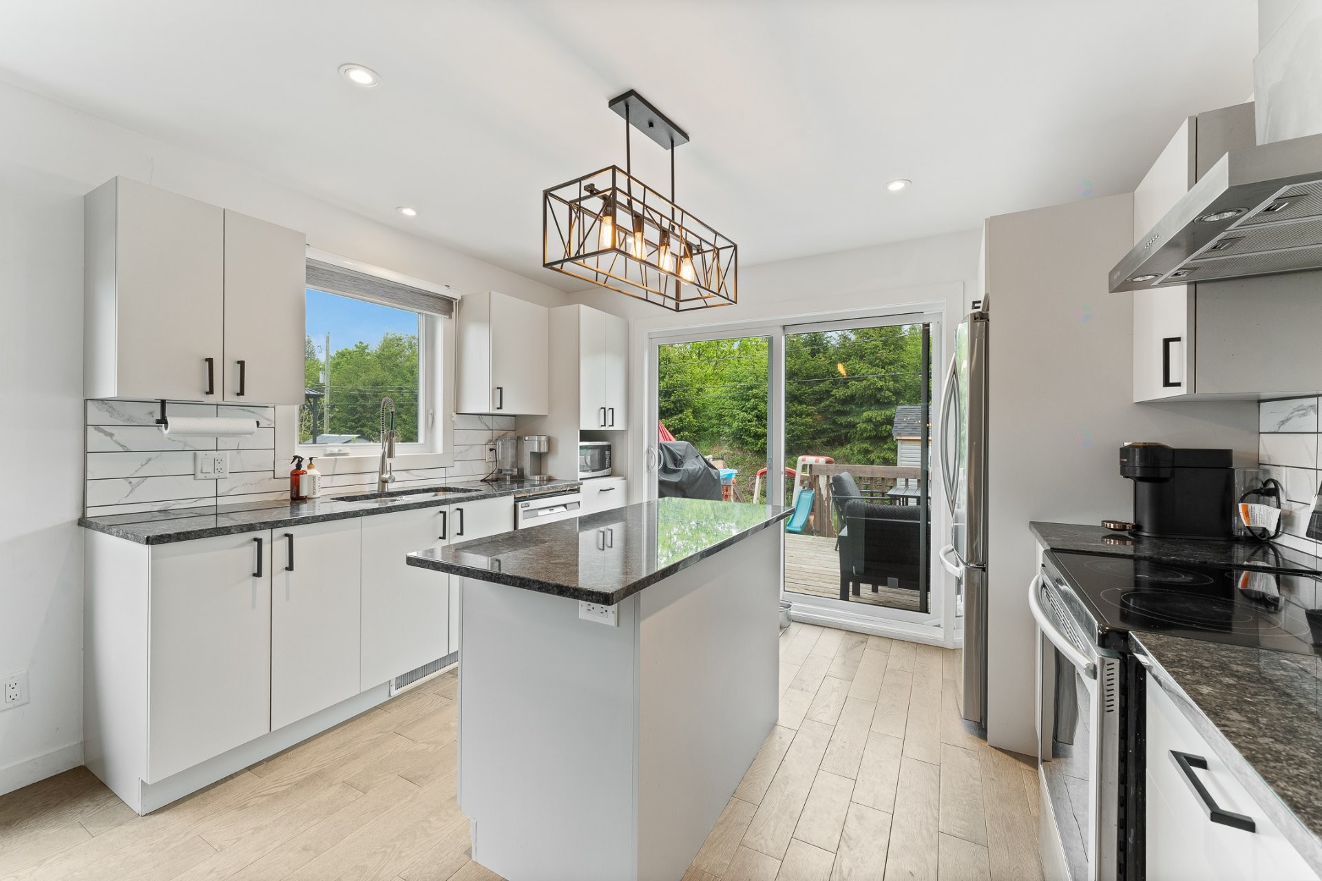 Kitchen - 205 Rue De L'Arctique, Cowansville, QC - Indoor Photo Showing Kitchen With Upgraded Kitchen