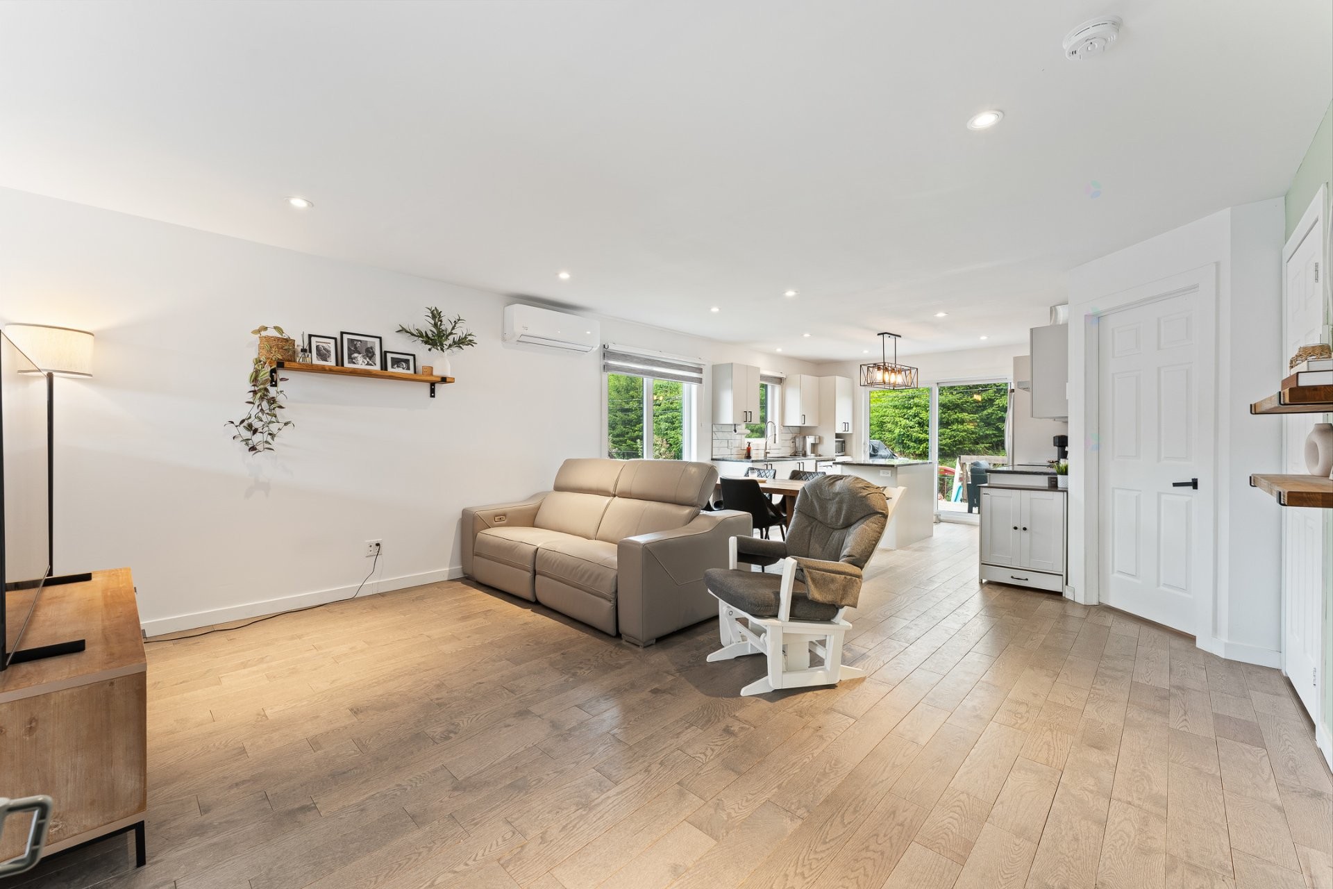 Living Room - 205 Rue De L'Arctique, Cowansville, QC - Indoor Photo Showing Other Room