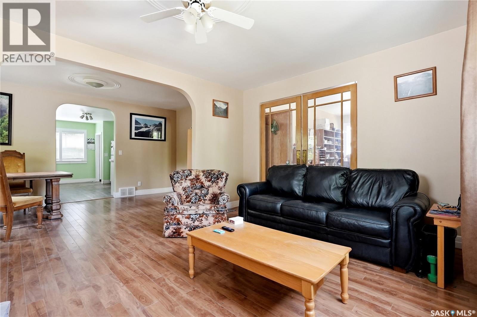 340 Charles Street, Asquith, SK - Indoor Photo Showing Living Room