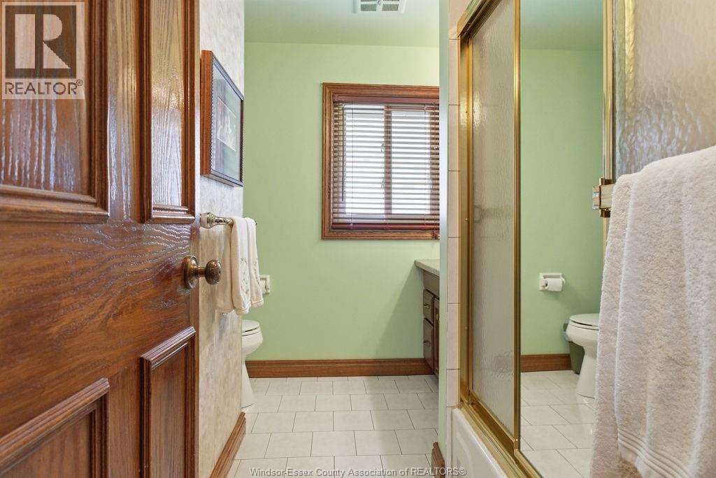 362 Pentilly, Tecumseh, ON - Indoor Photo Showing Bathroom