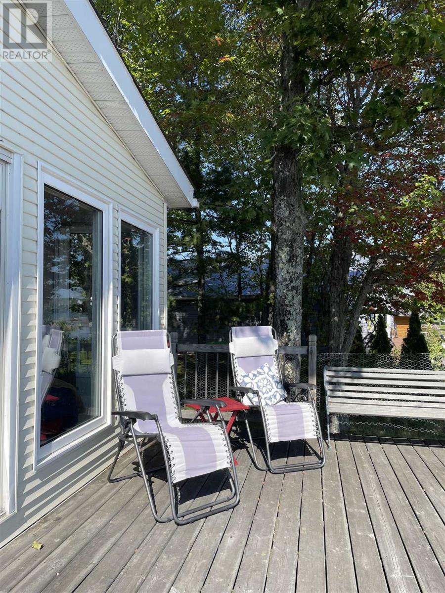 647B Lakeshore Dr, Tarbutt, ON - Outdoor With Deck Patio Veranda