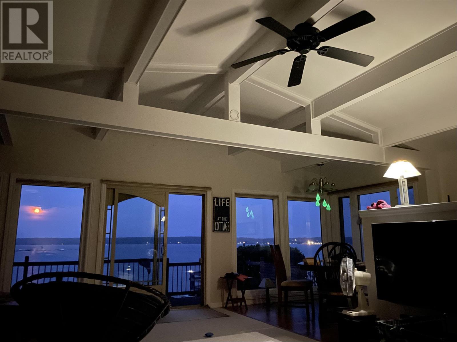 647B Lakeshore Dr, Tarbutt, ON - Indoor Photo Showing Other Room