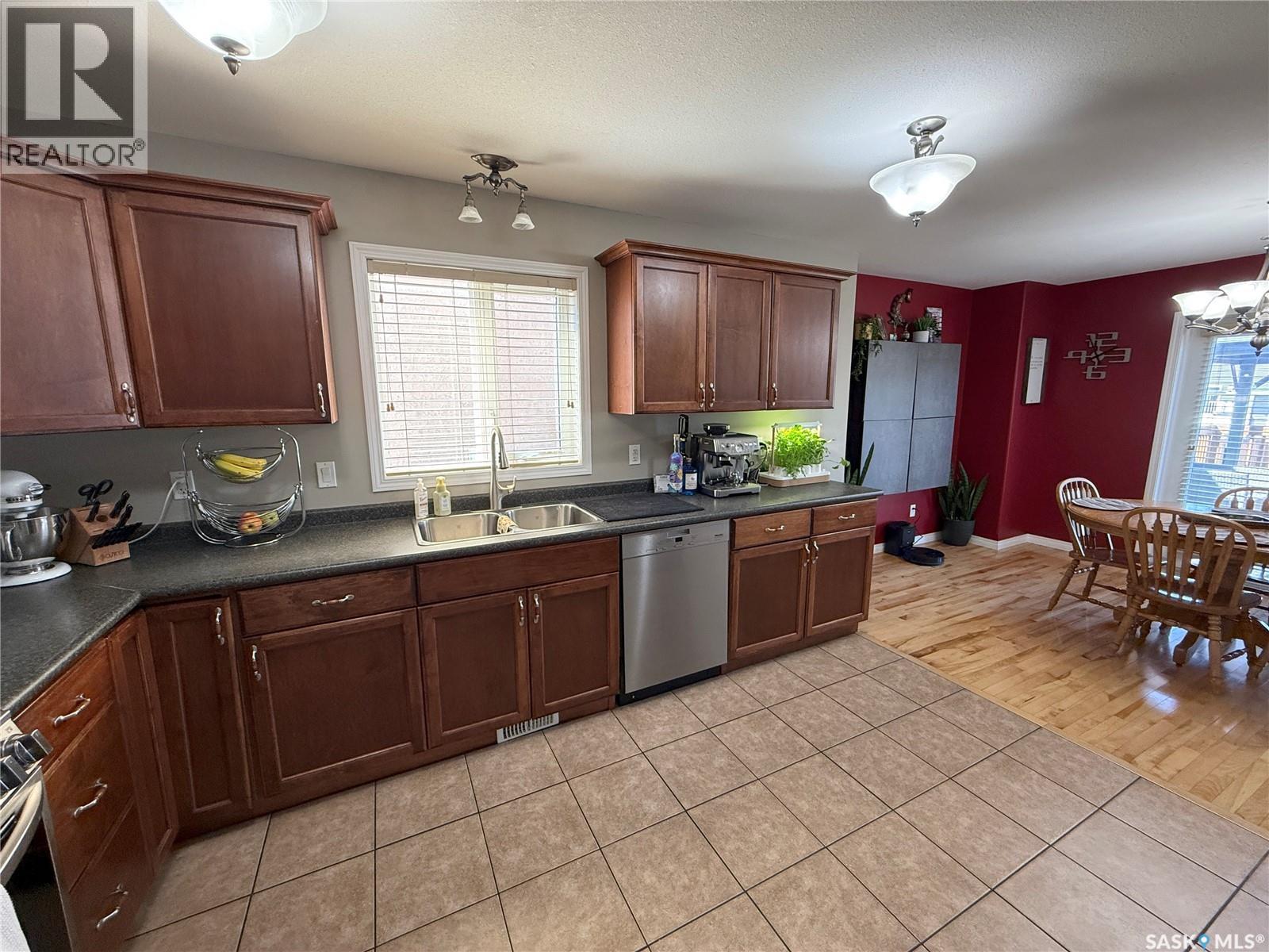 3102 37Th Street W, Saskatoon, SK - Indoor Photo Showing Kitchen With Double Sink