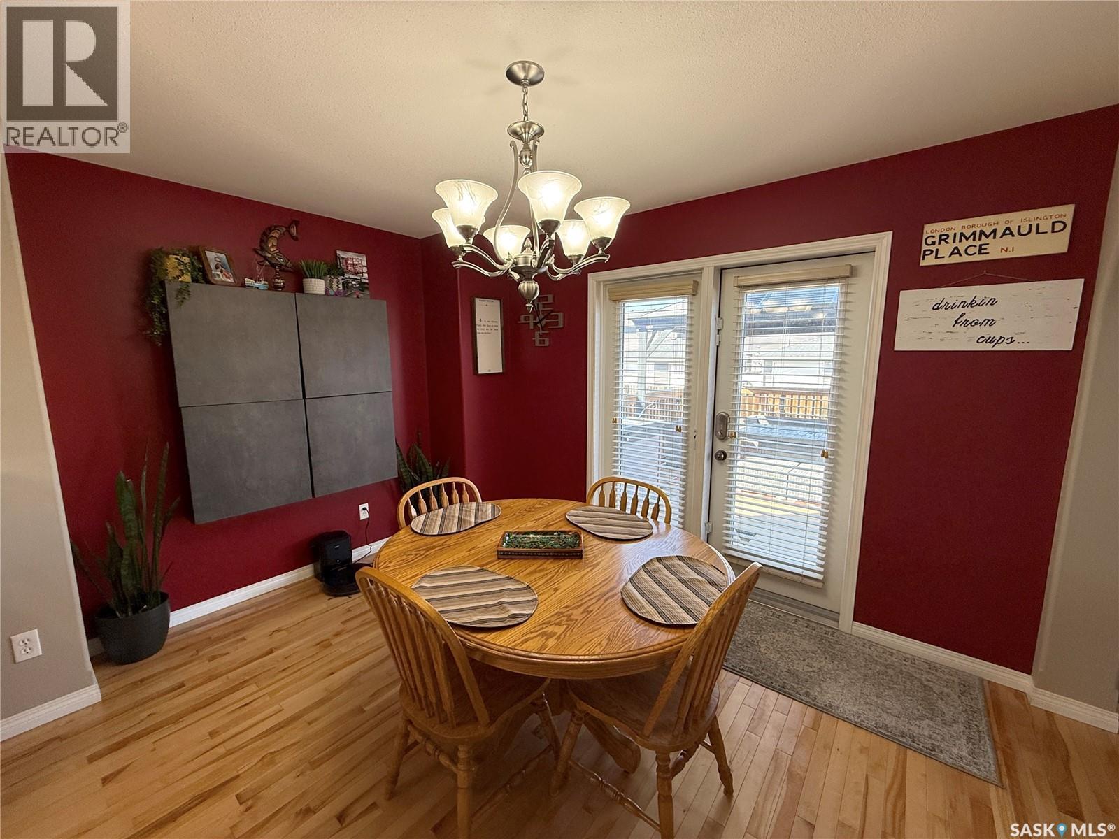 3102 37Th Street W, Saskatoon, SK - Indoor Photo Showing Dining Room
