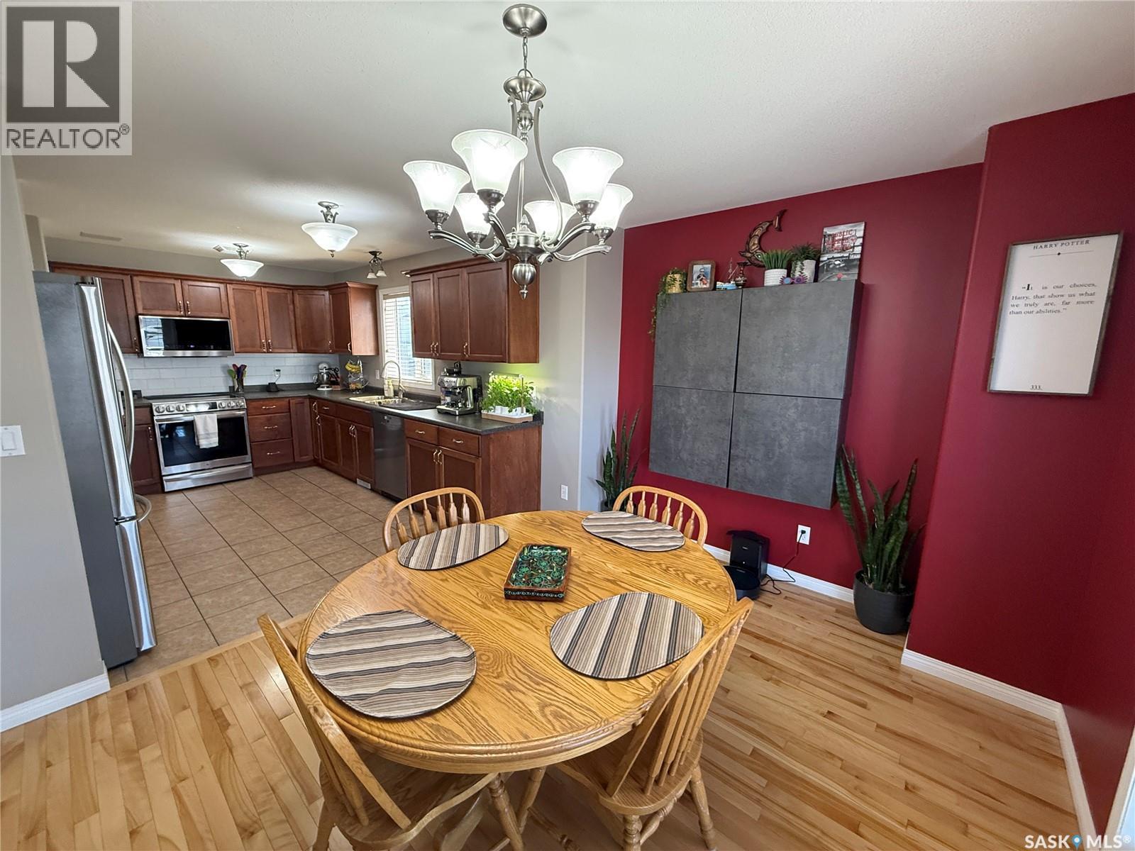 3102 37Th Street W, Saskatoon, SK - Indoor Photo Showing Dining Room