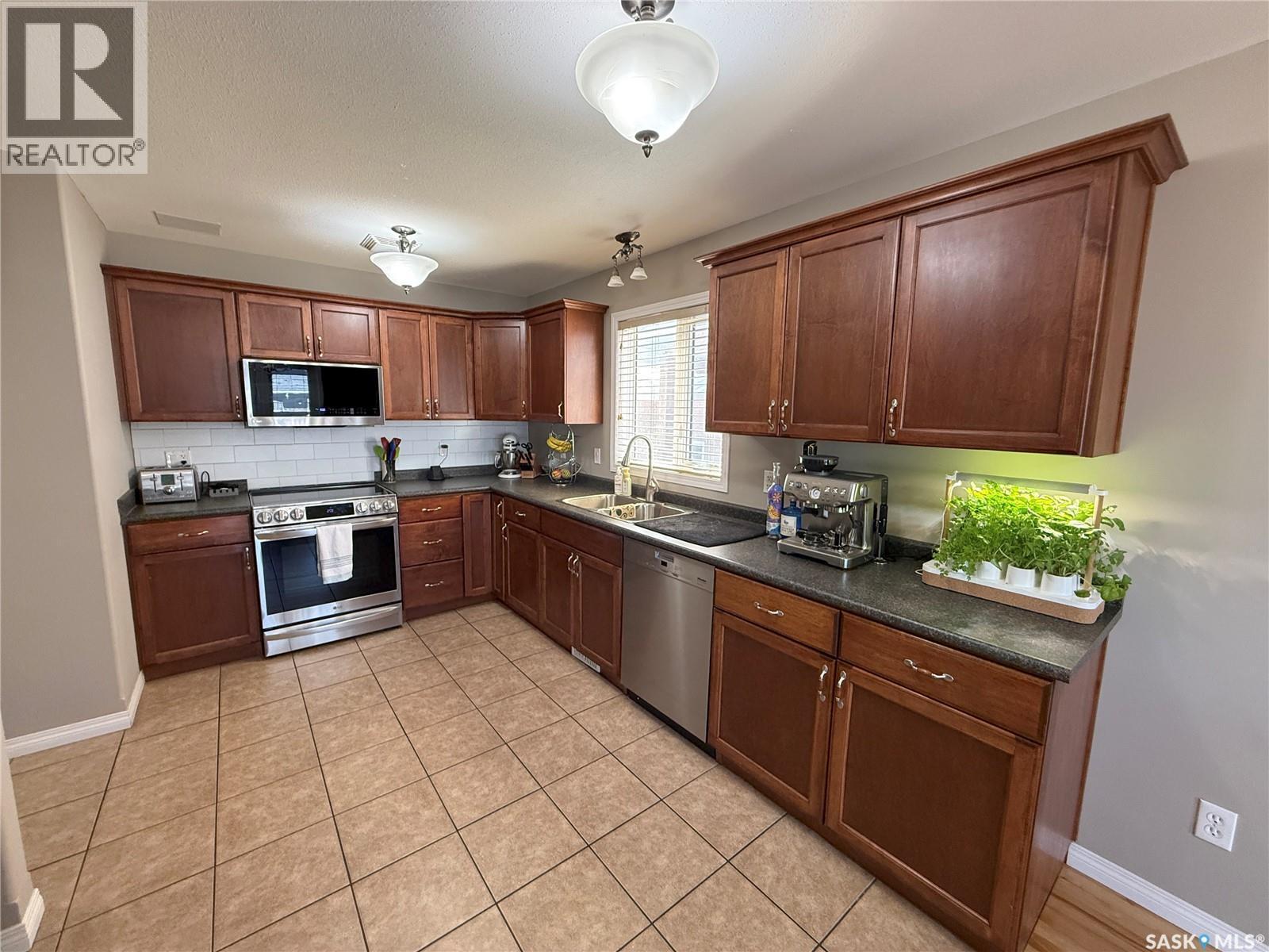 3102 37Th Street W, Saskatoon, SK - Indoor Photo Showing Kitchen With Double Sink