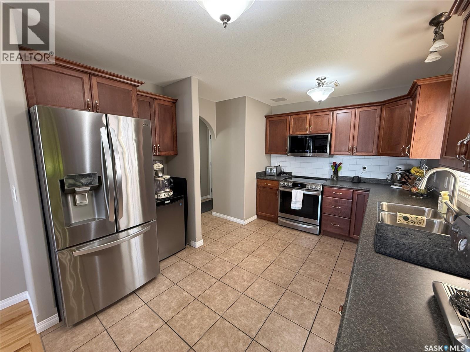 3102 37Th Street W, Saskatoon, SK - Indoor Photo Showing Kitchen With Double Sink