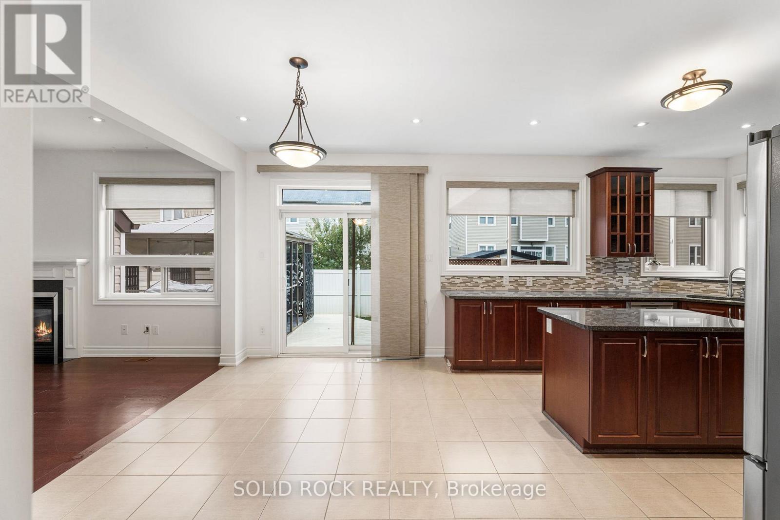 347 Bamburgh Way, Ottawa, ON - Indoor Photo Showing Kitchen