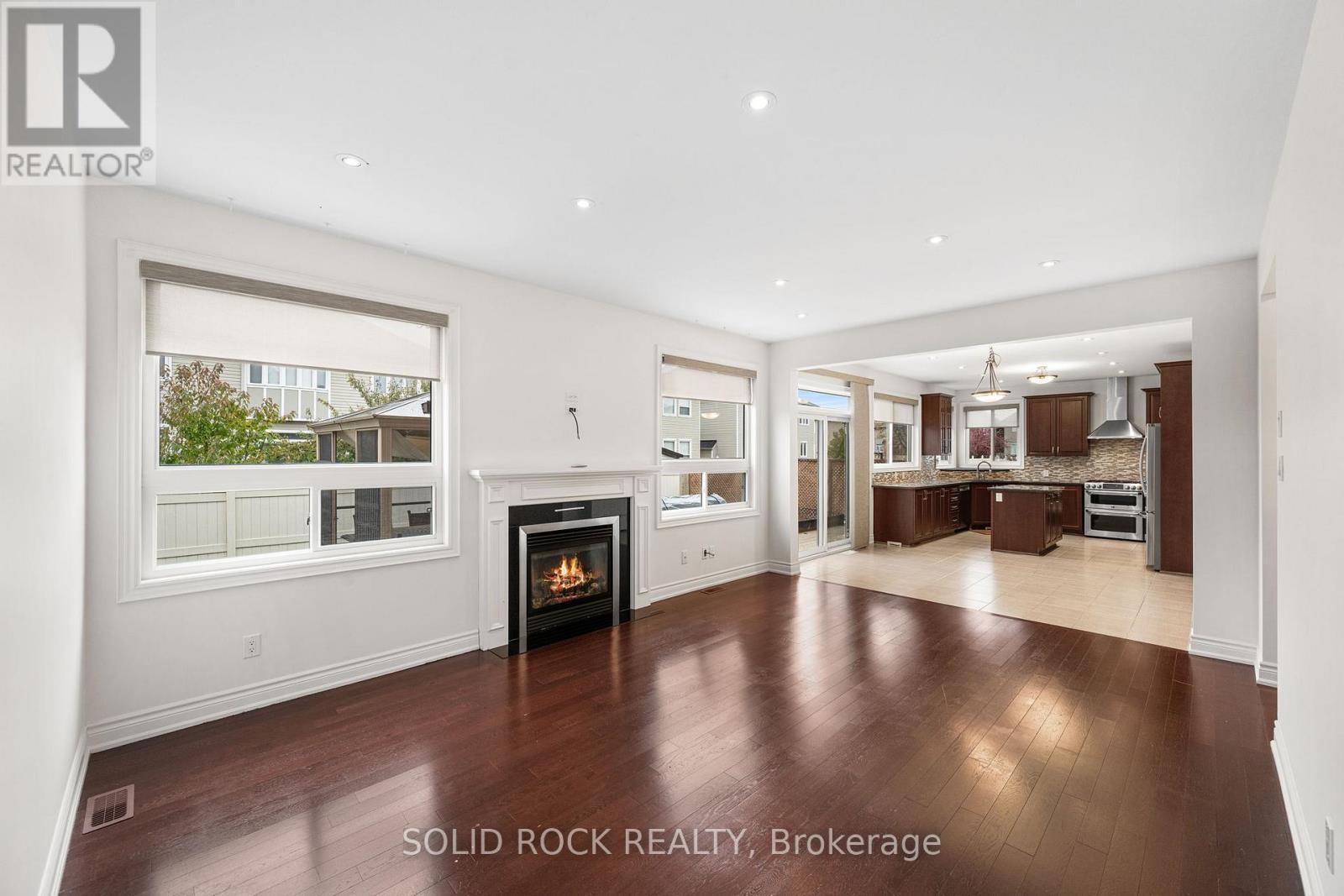 347 Bamburgh Way, Ottawa, ON - Indoor Photo Showing Living Room With Fireplace