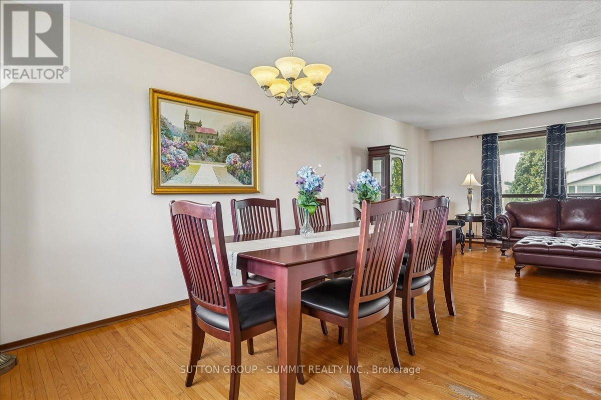 72 Eastbury Drive, Hamilton, ON - Indoor Photo Showing Dining Room