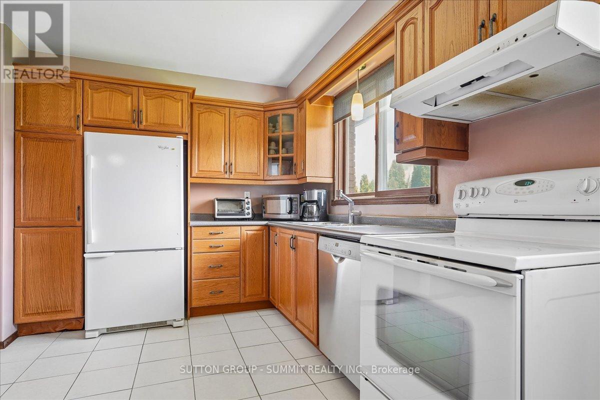 72 Eastbury Drive, Hamilton, ON - Indoor Photo Showing Kitchen