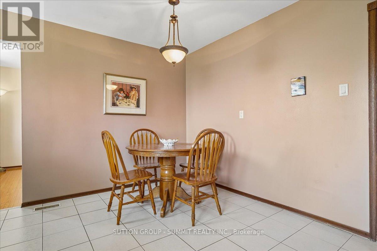 72 Eastbury Drive, Hamilton, ON - Indoor Photo Showing Dining Room