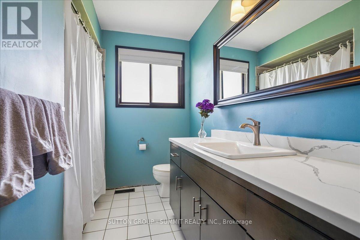 72 Eastbury Drive, Hamilton, ON - Indoor Photo Showing Bathroom