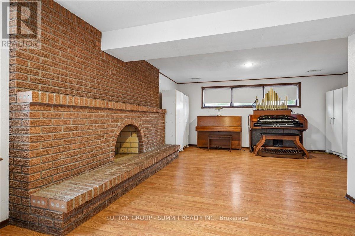 72 Eastbury Drive, Hamilton, ON - Indoor With Fireplace
