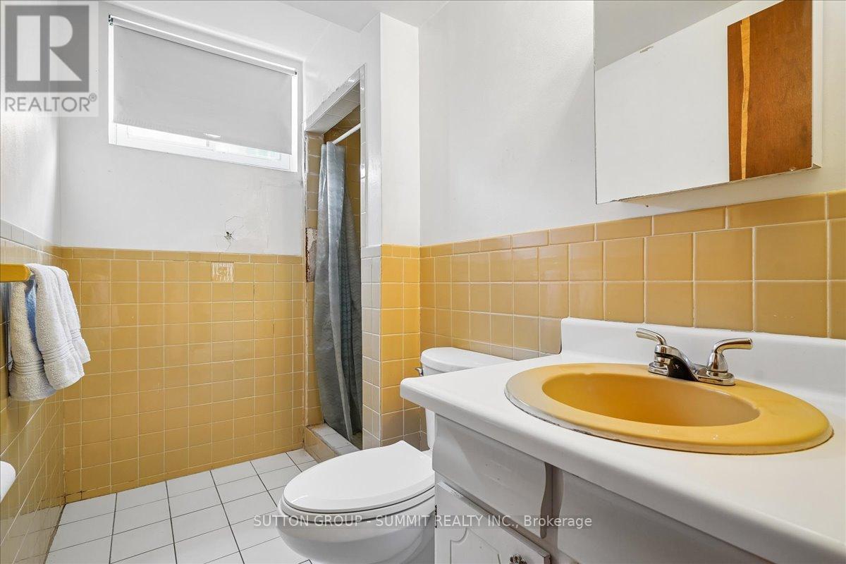 72 Eastbury Drive, Hamilton, ON - Indoor Photo Showing Bathroom