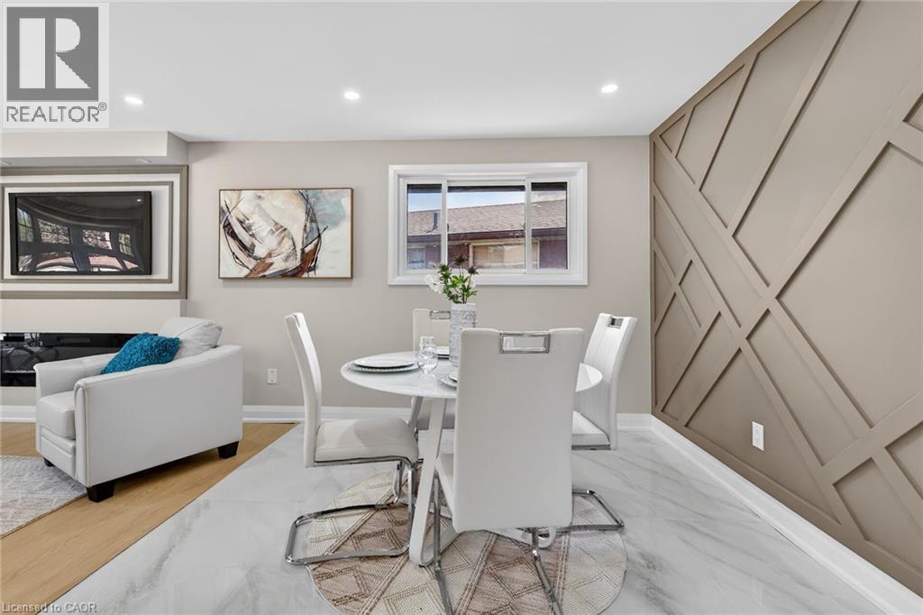 83 Riverdale Drive, Hamilton, ON - Indoor Photo Showing Dining Room