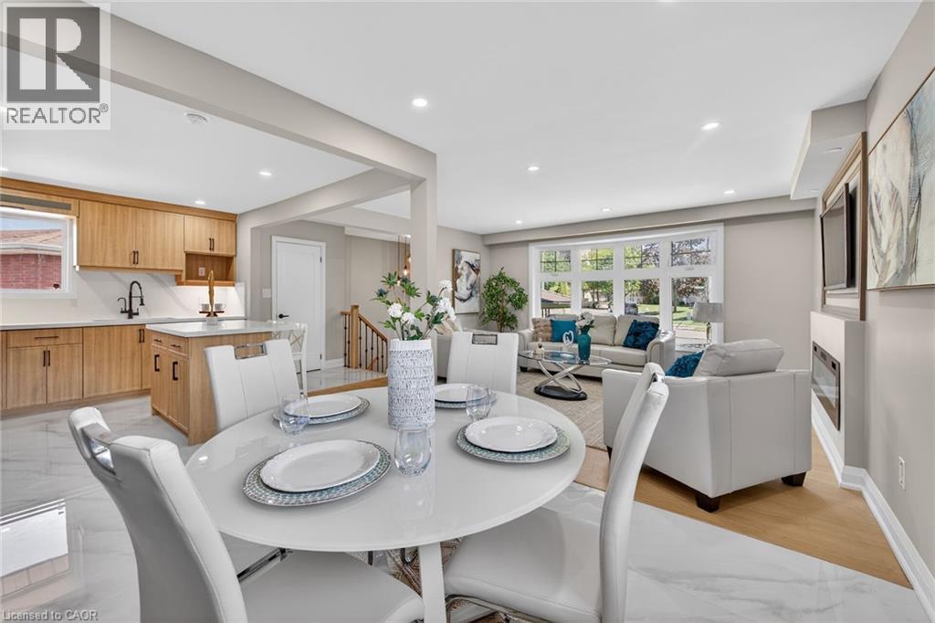 83 Riverdale Drive, Hamilton, ON - Indoor Photo Showing Dining Room