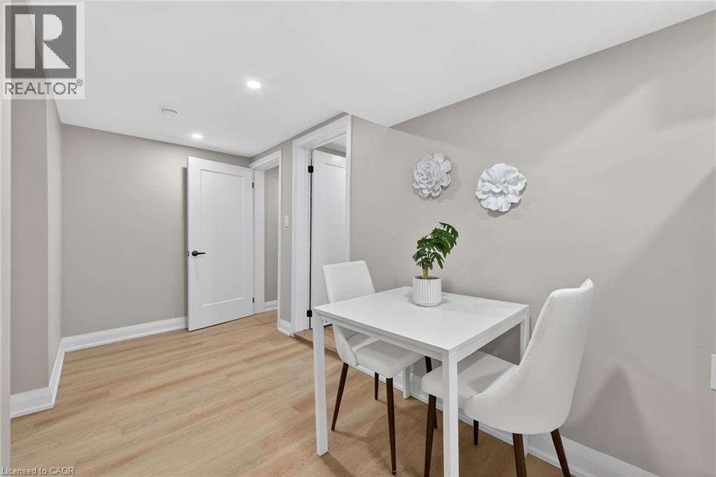83 Riverdale Drive, Hamilton, ON - Indoor Photo Showing Dining Room