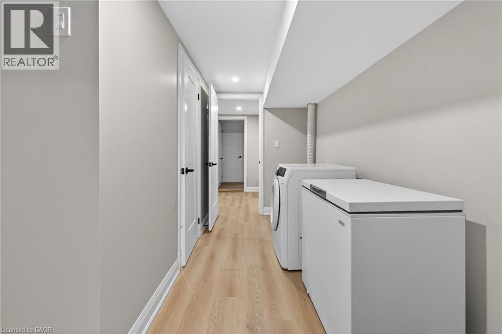 83 Riverdale Drive, Hamilton, ON - Indoor Photo Showing Laundry Room