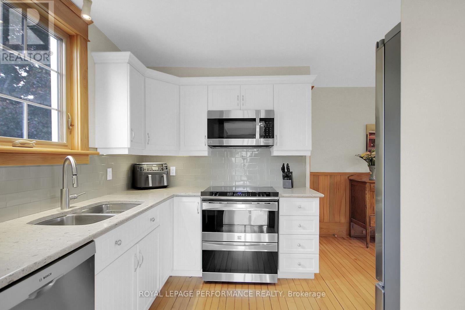 9374 Marvelville Road, Ottawa, ON - Indoor Photo Showing Kitchen With Double Sink