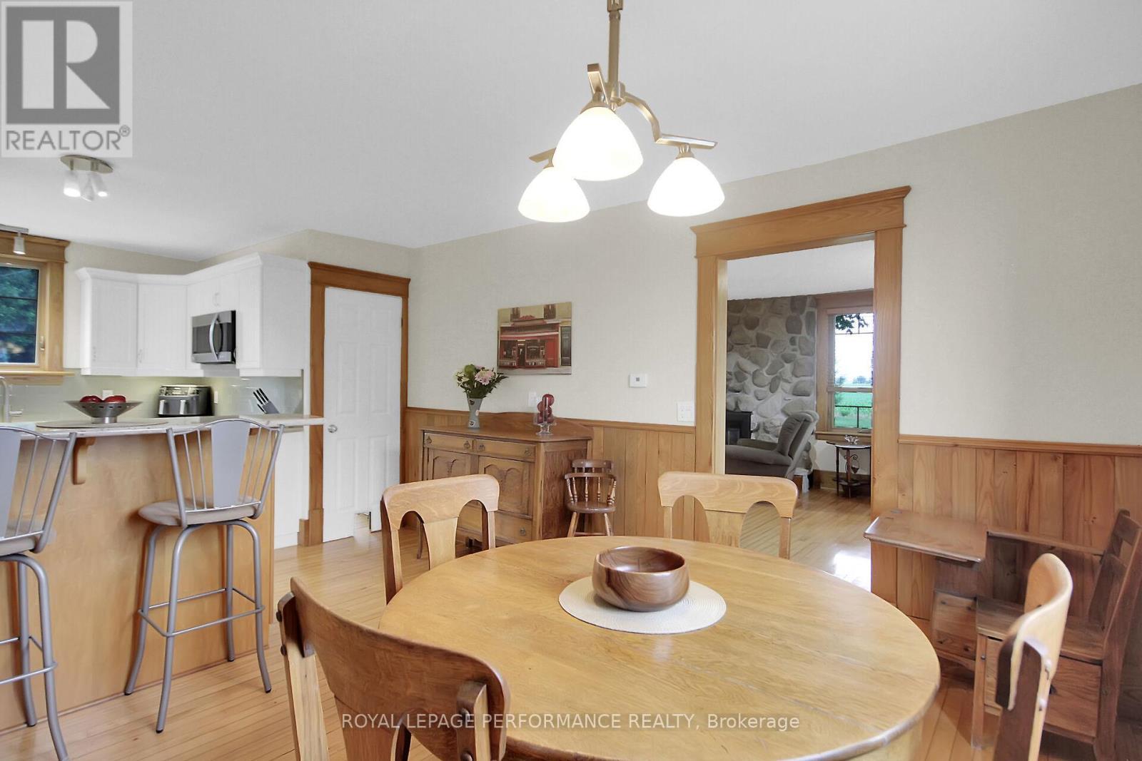9374 Marvelville Road, Ottawa, ON - Indoor Photo Showing Dining Room