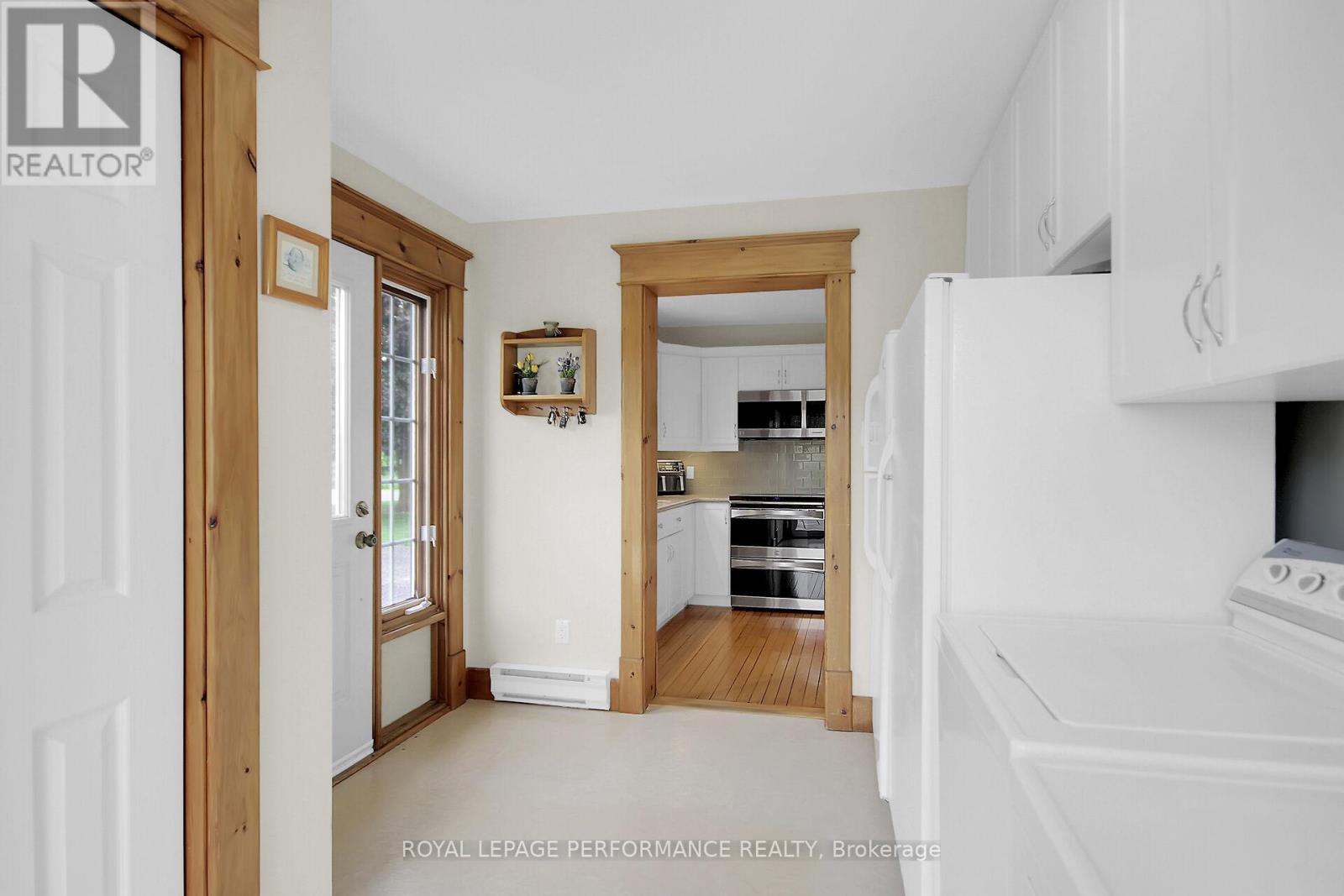 9374 Marvelville Road, Ottawa, ON - Indoor Photo Showing Laundry Room