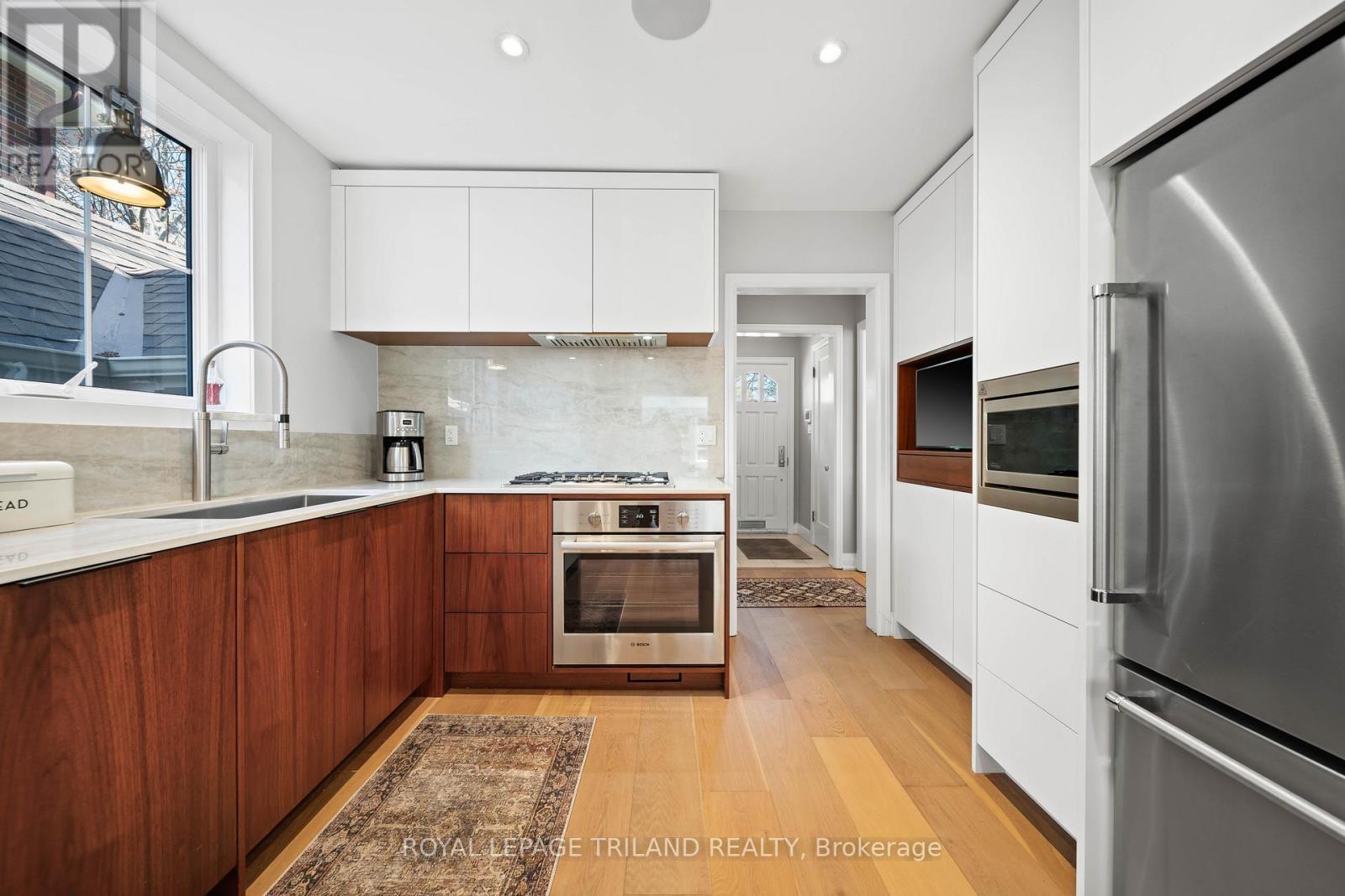 997 Maitland Street, London East (East B), ON - Indoor Photo Showing Kitchen With Upgraded Kitchen