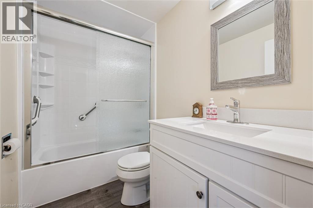 15 Cloverdale Crescent, Kitchener, ON - Indoor Photo Showing Bathroom