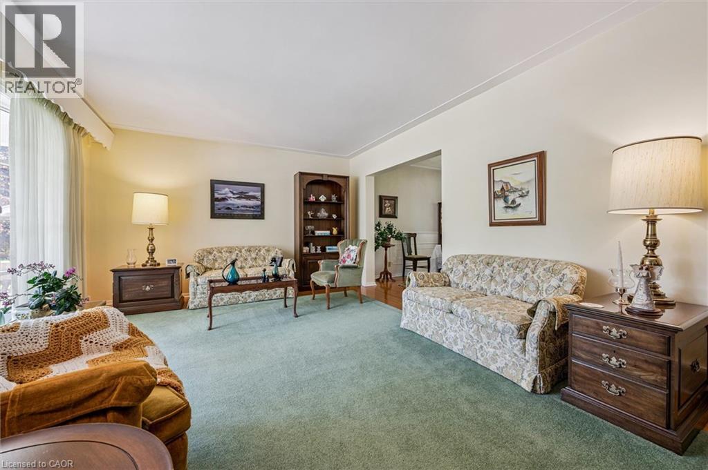 15 Cloverdale Crescent, Kitchener, ON - Indoor Photo Showing Living Room
